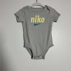 Nike 9 Month Baby Onesie Gray Logo Graphic Short Sleeve Bodysuit Unisex